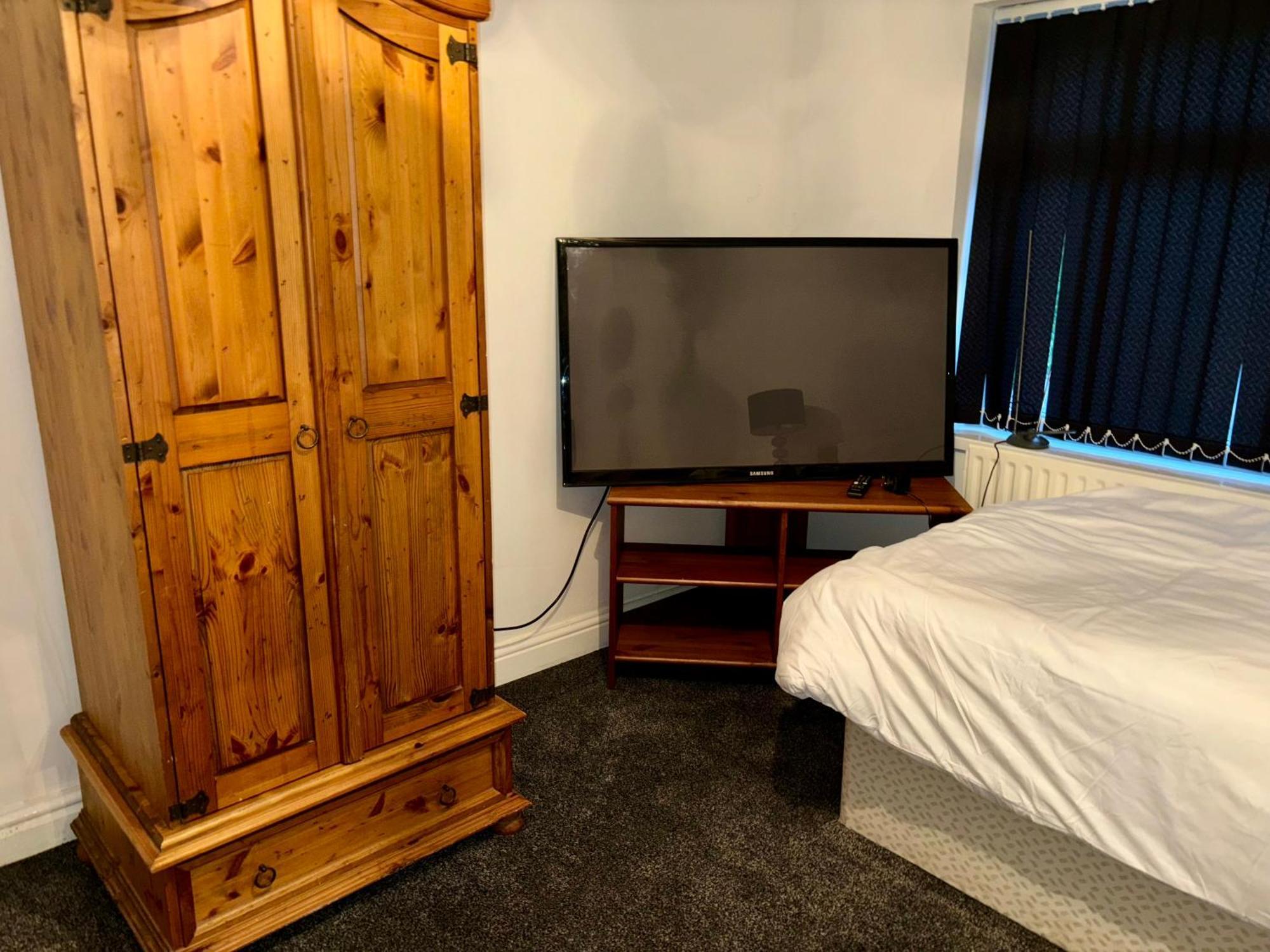 Stainless Guests House Hotel Dudley Bagian luar foto