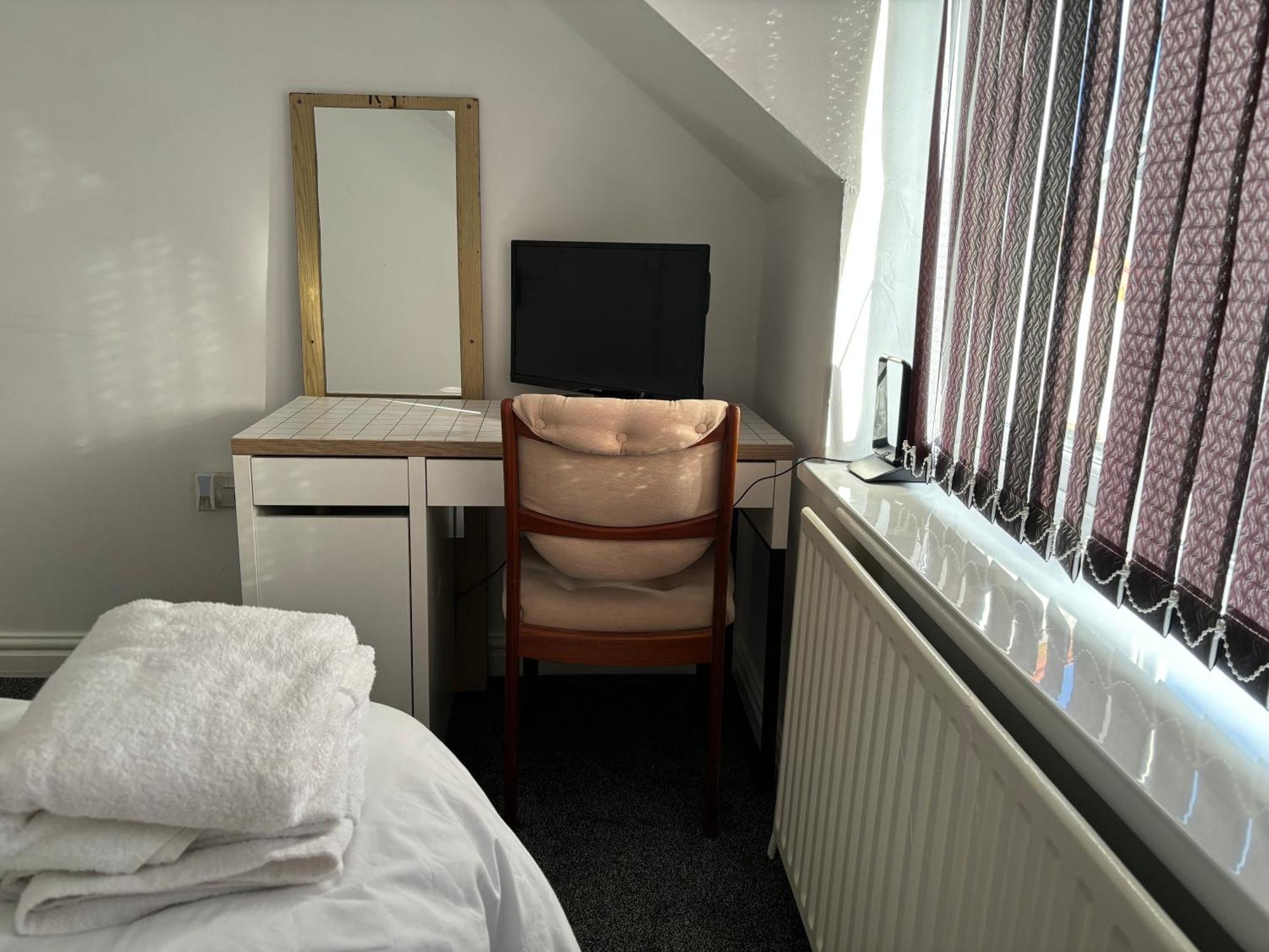 Stainless Guests House Hotel Dudley Bagian luar foto
