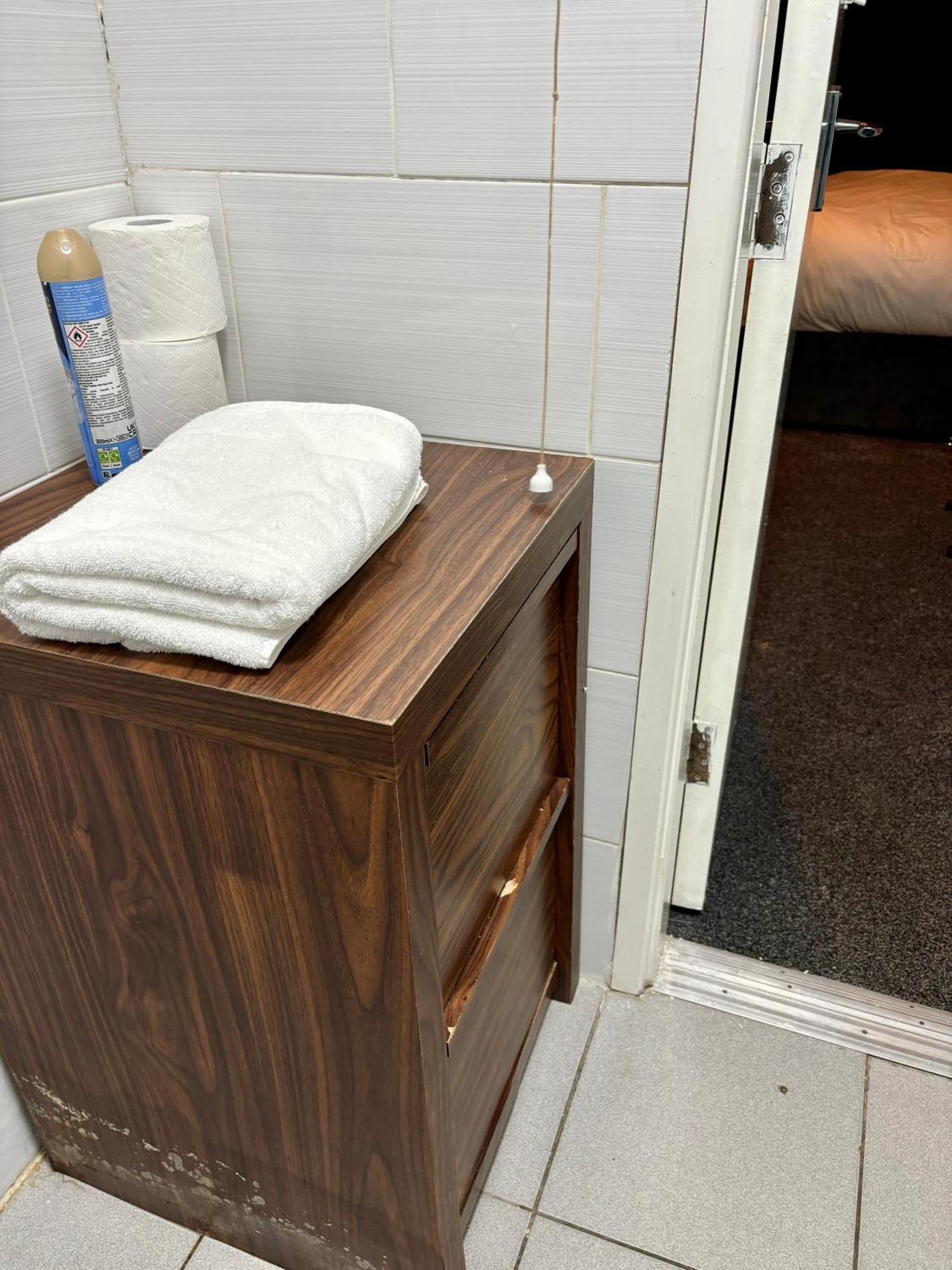 Stainless Guests House Hotel Dudley Bagian luar foto