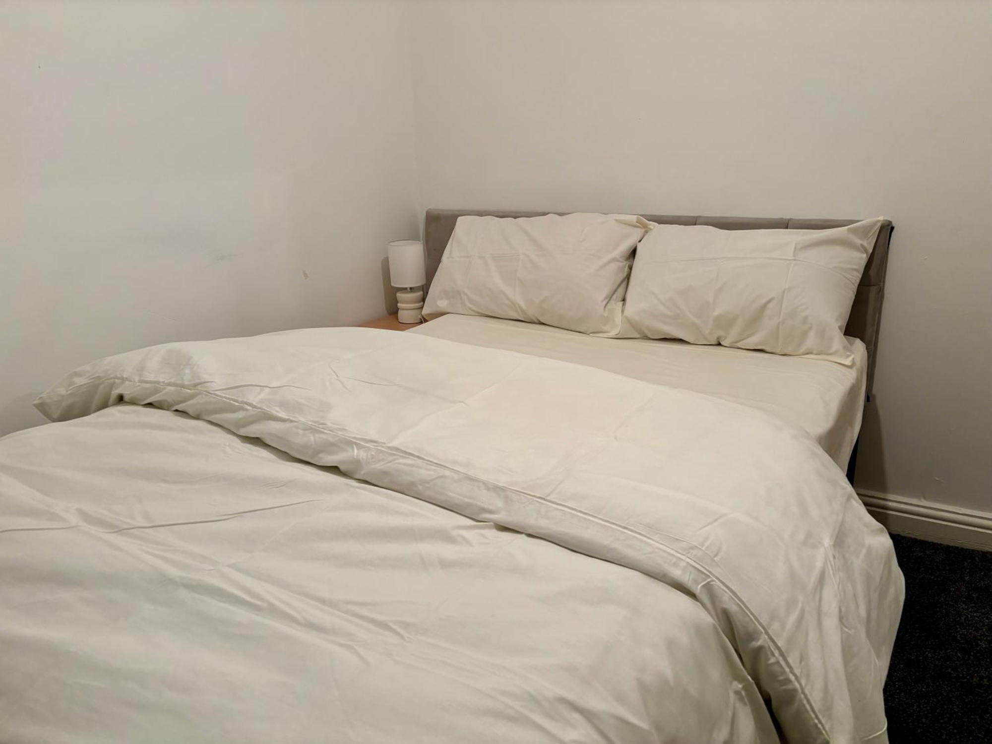 Stainless Guests House Hotel Dudley Bagian luar foto