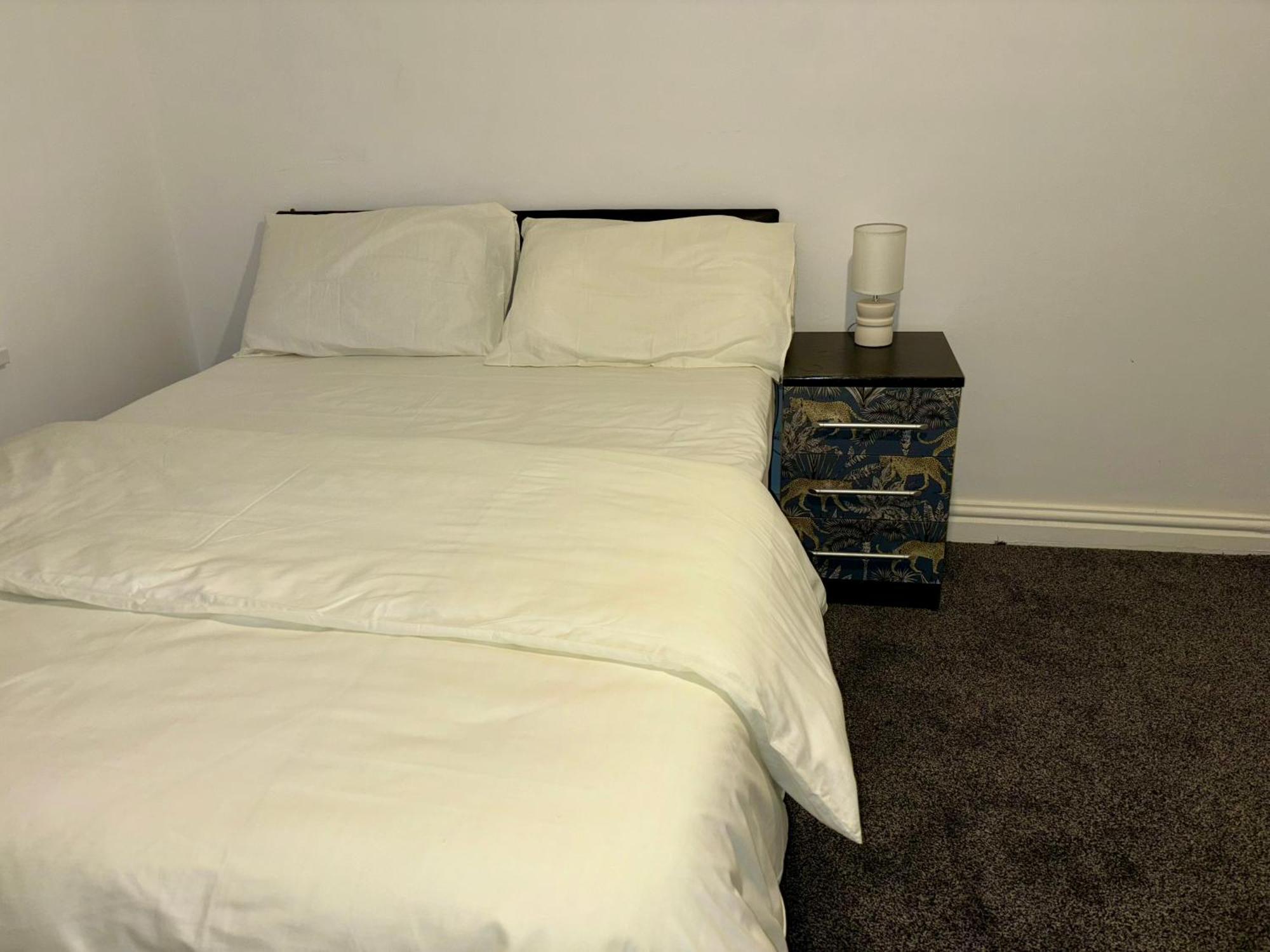 Stainless Guests House Hotel Dudley Bagian luar foto