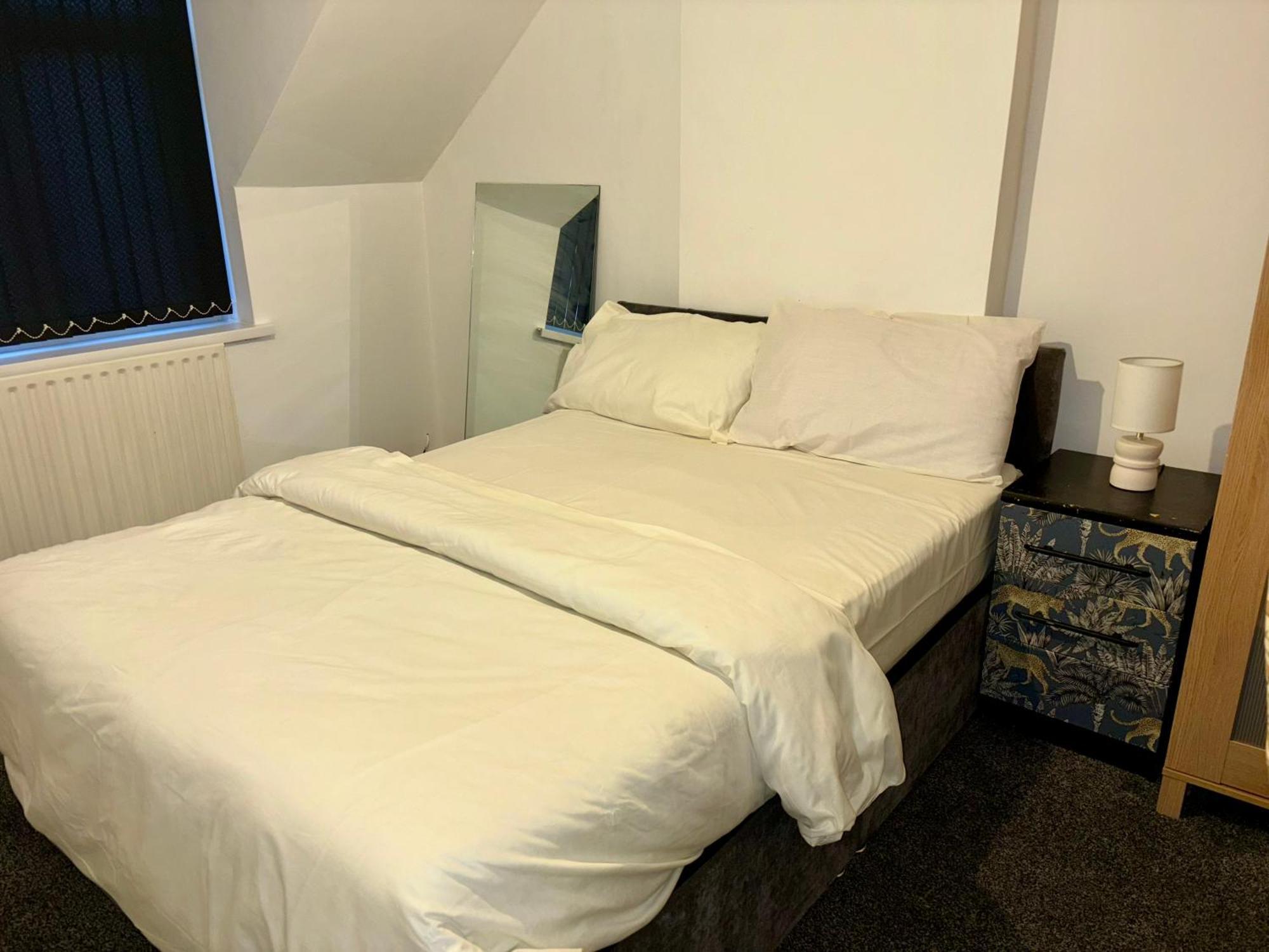Stainless Guests House Hotel Dudley Bagian luar foto