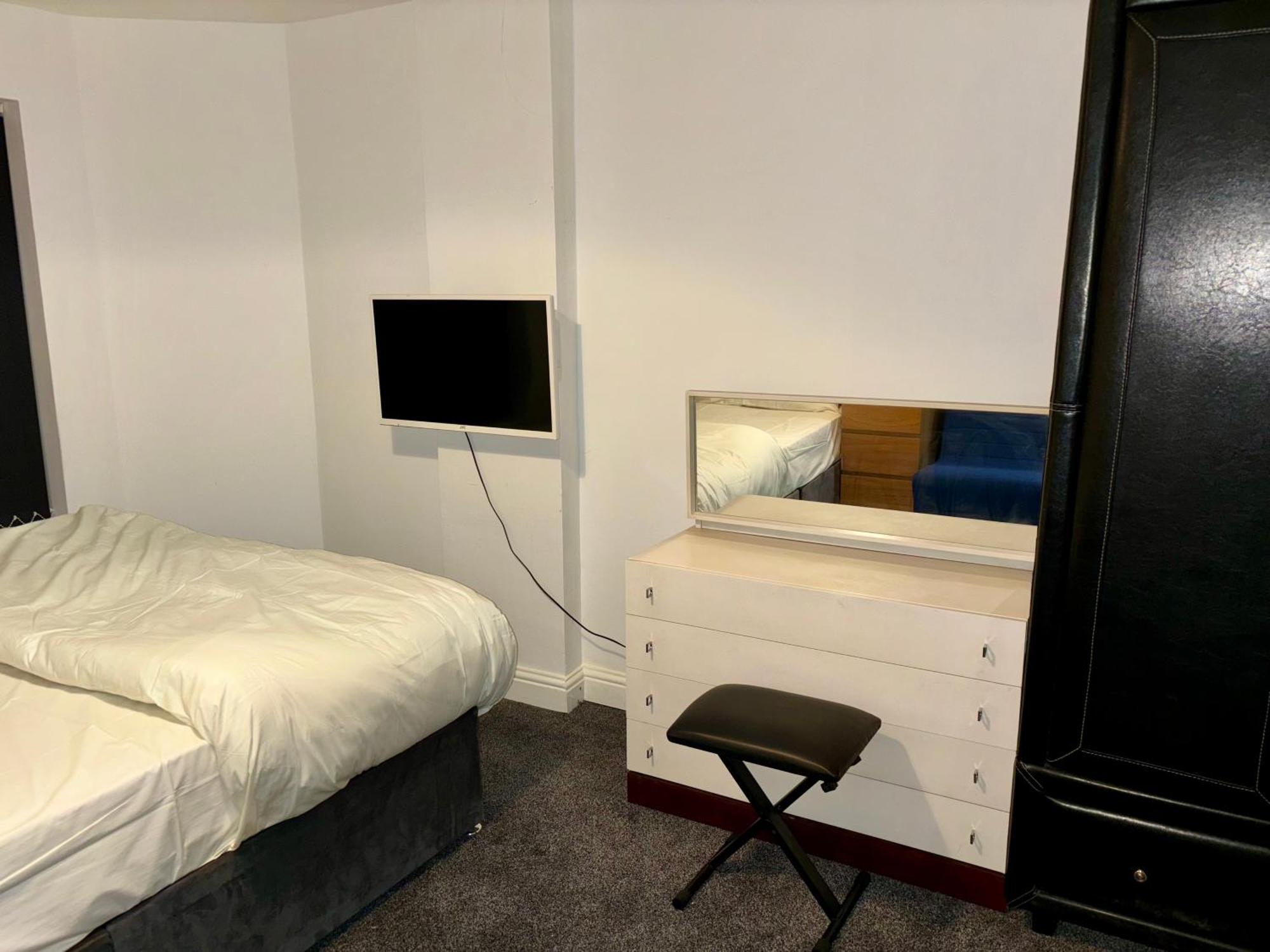 Stainless Guests House Hotel Dudley Bagian luar foto