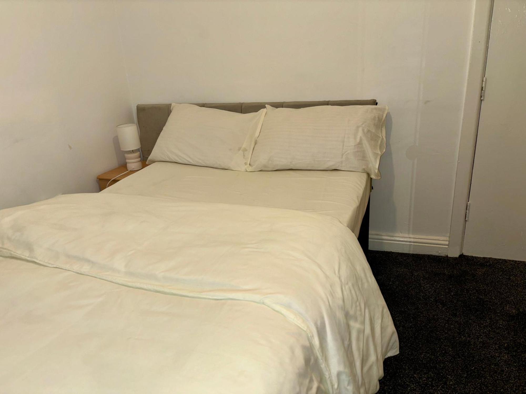 Stainless Guests House Hotel Dudley Bagian luar foto