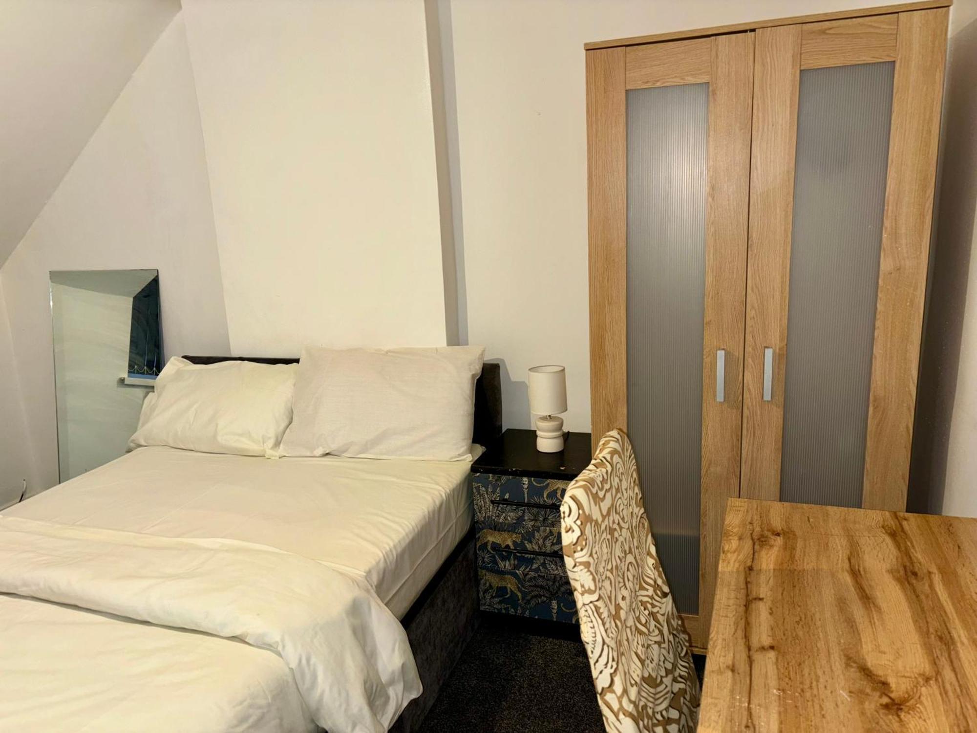 Stainless Guests House Hotel Dudley Bagian luar foto