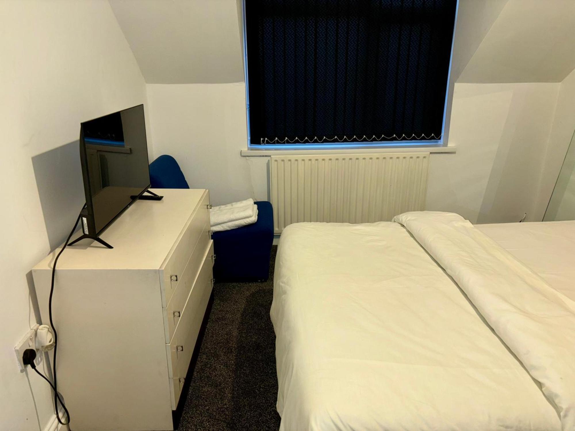 Stainless Guests House Hotel Dudley Bagian luar foto