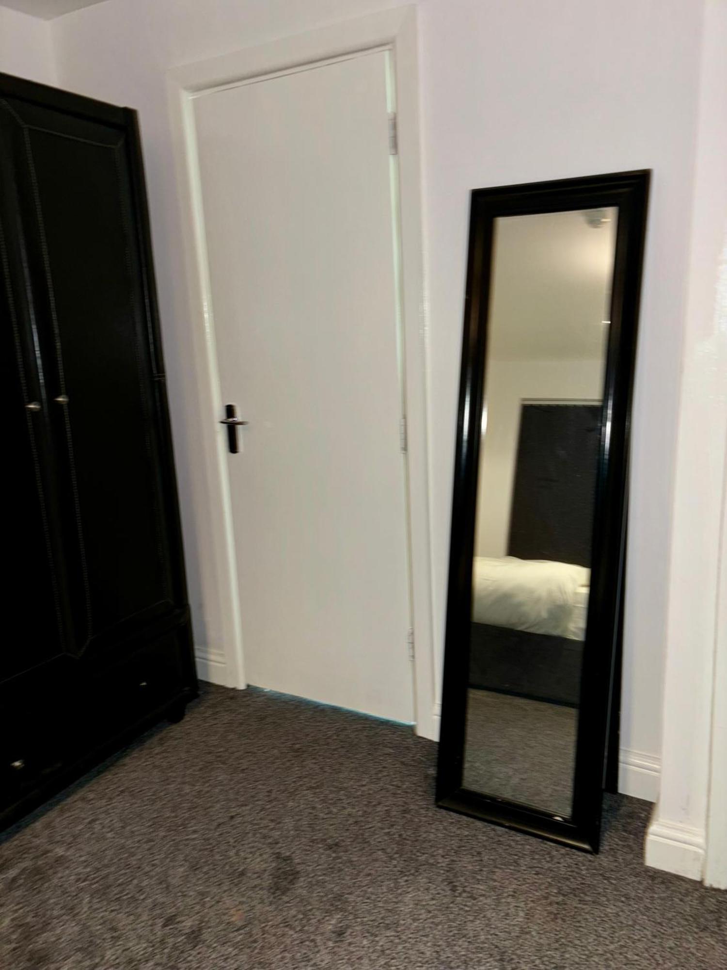 Stainless Guests House Hotel Dudley Bagian luar foto