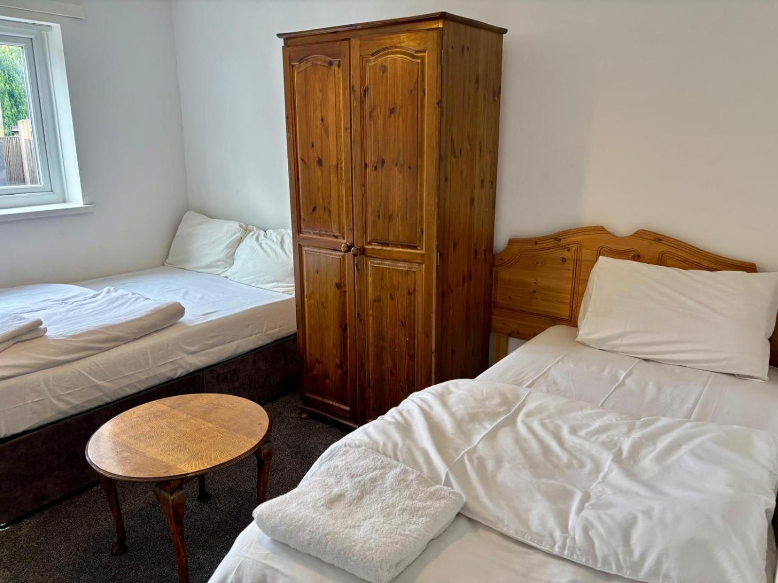 Stainless Guests House Hotel Dudley Bagian luar foto